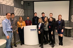 Активисты международного отдела МГРИ посетили НИЦ Schlumberger
